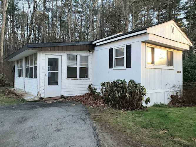 17 Bangor St Nashua, NH 03063