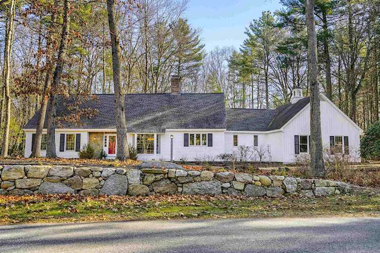 33 Nathan Lord Rd Amherst, NH 03031