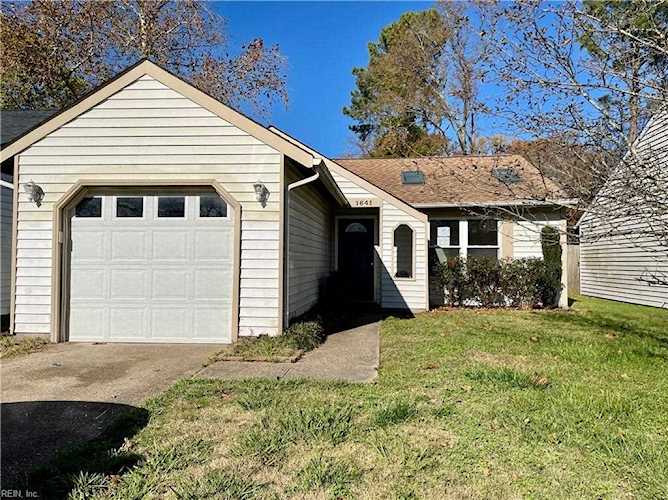 1641 Mill Oak Dr Virginia Beach, VA 23464
