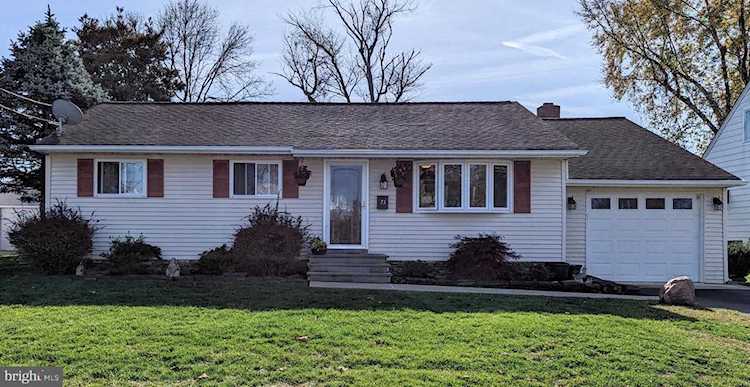 73 Hinkle Dr Bordentown, NJ 08505