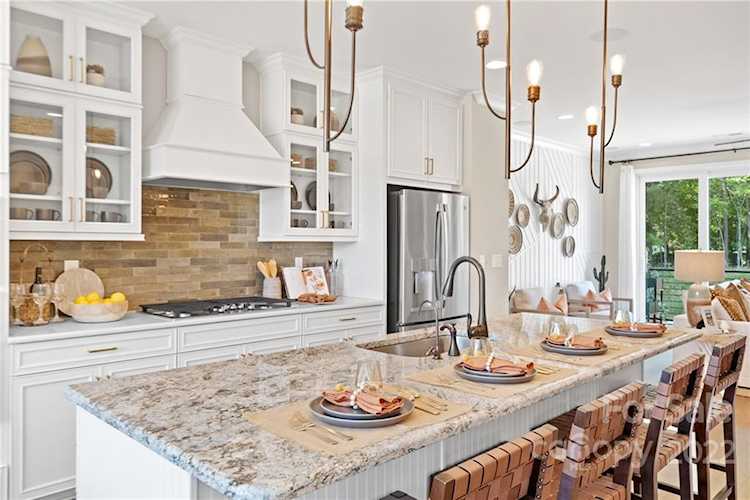 4012 Hidden Oaks Dr Charlotte, NC 28205
