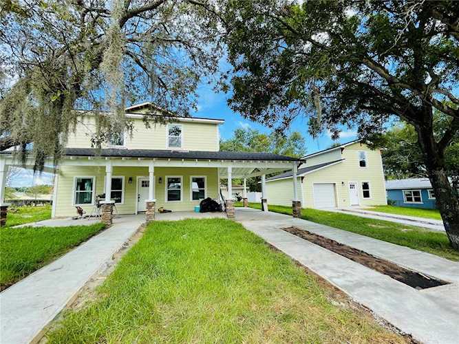 573 E Spruce St Tarpon Springs, FL 34689