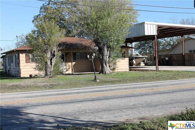 501 S Center St Marion, TX 78124