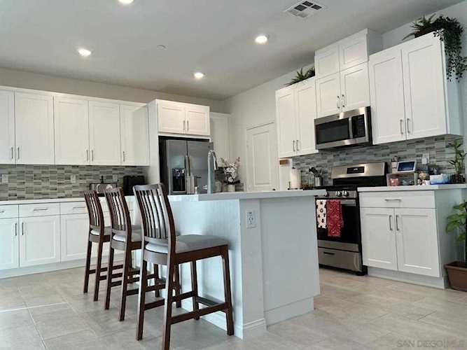 1985 Lucent Lane Chula Vista, CA 91915