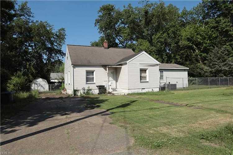 23 Clover St Hampton, VA 23669 home for sale, MLS#10439202 - Crescas Real Estate Photo 1