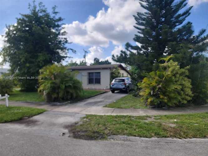 21340 NE 12th Ct Miami, FL 33179