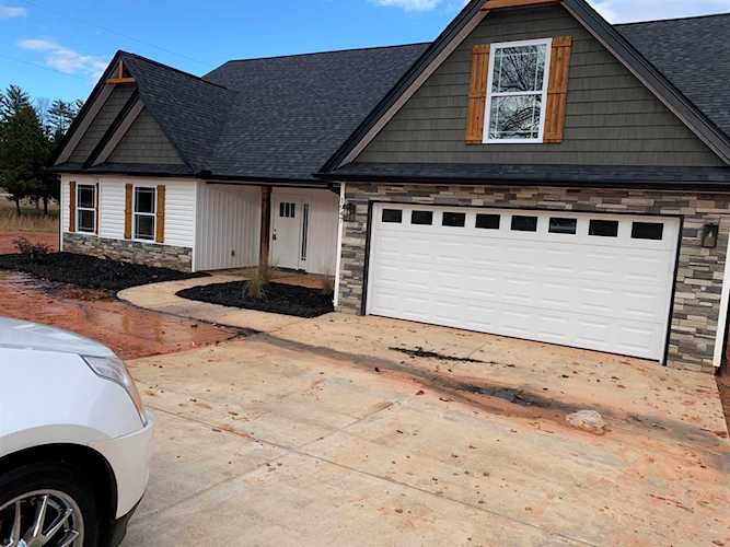 1947 Ballenger Rd Wellford, SC 29385
