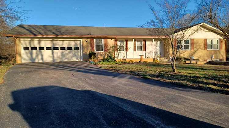 85 Dillon Fincastle, VA 24090