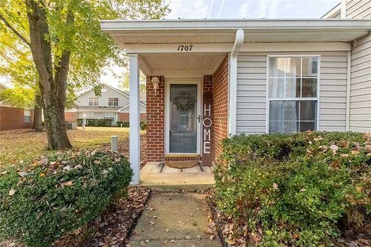 1707 Orchard Way Chesapeake, VA 23320 home for sale, MLS#10465560 - Crescas Real Estate Photo 1