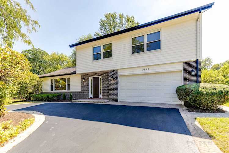 1849 Ellendale Dr Northbrook, IL 60062