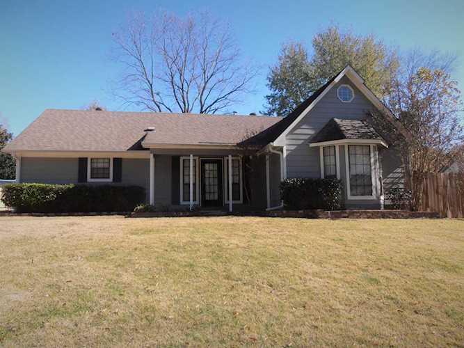 1102 Greenview Rd Collierville, TN 38017
