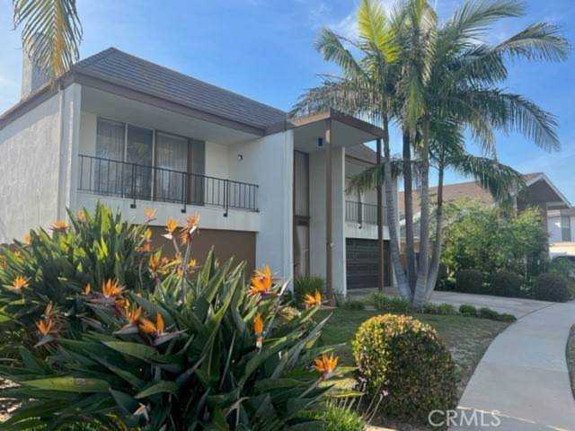 16991 Westport Dr Huntington Beach, CA 92649 | MLS OC22245742 Photo 1