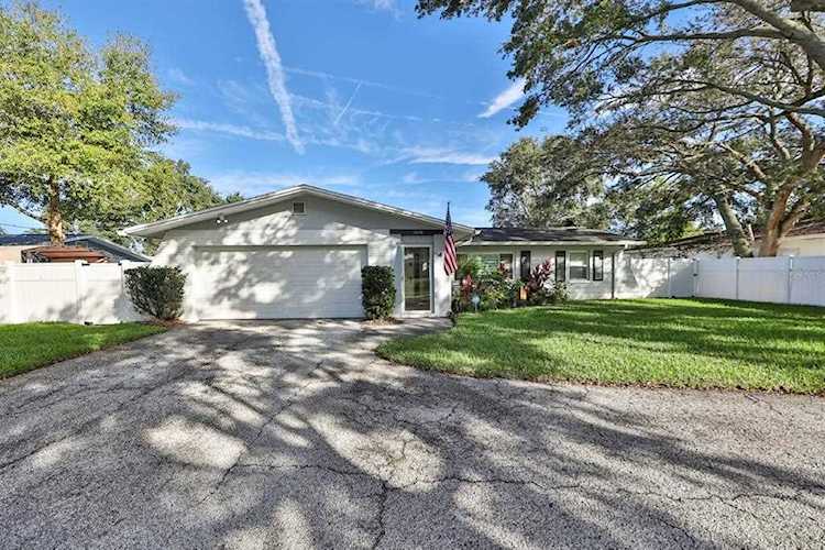 1646 Sunset Point Rd Clearwater, FL 33755