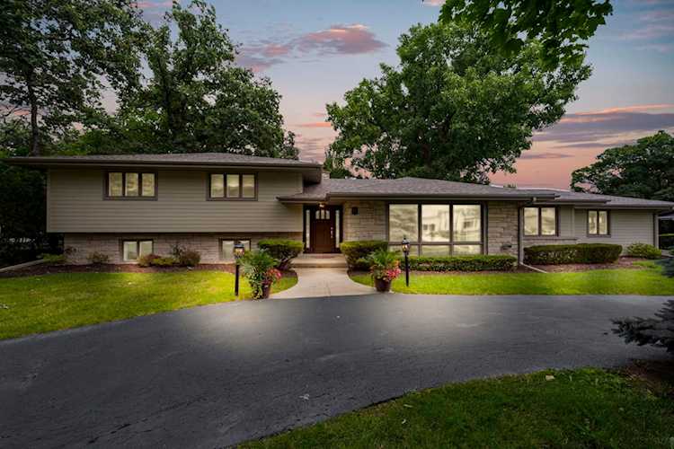 29 Sheffield Ln Oak Brook, IL 60523