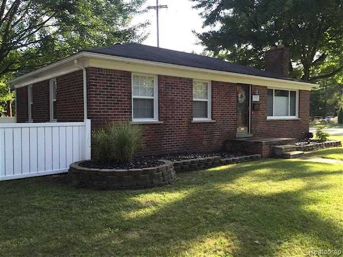 33129 W Chicago Street St Livonia, MI 48150 | MLS 2210008281 Photo 1