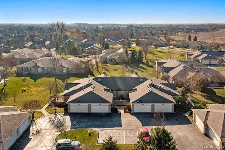 50265 Paradise Macomb, MI 48044
