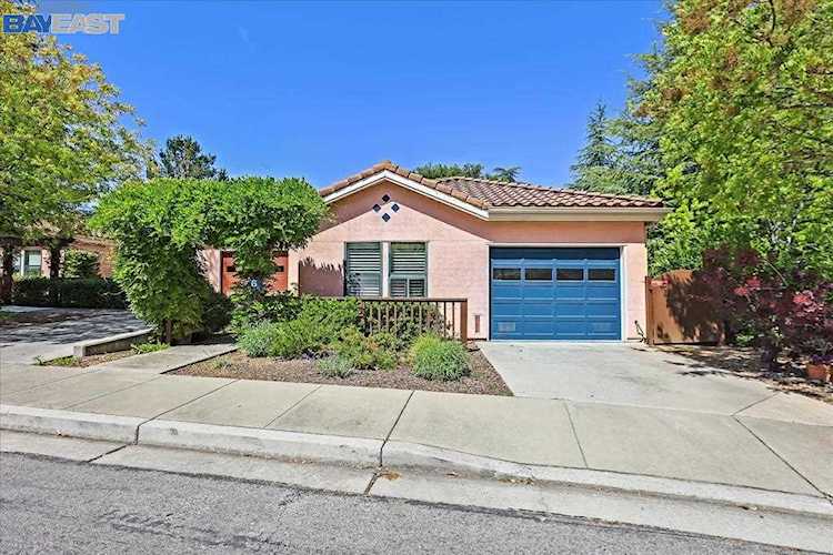 23800 Amapolo Ct #V6 Cupertino, CA 95014