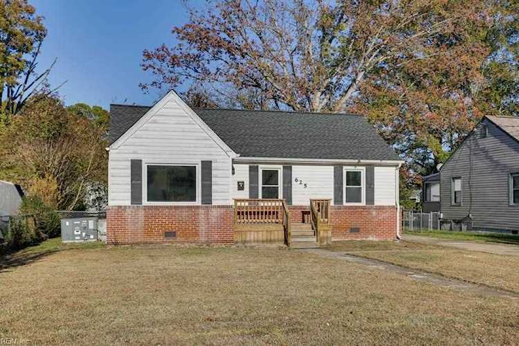 625 Sedgefield Dr Newport News, VA 23605 home for sale, MLS#10465684 - Crescas Real Estate Photo 1