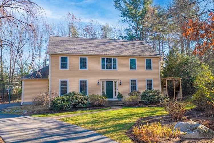 28 Ledgewood Dr, Dover, MA 02030 - $1,750,000 - MLS#73061146 Photo 1