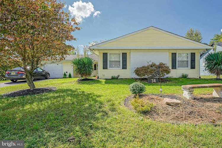 74 Triangle Ln Willingboro, NJ 08046