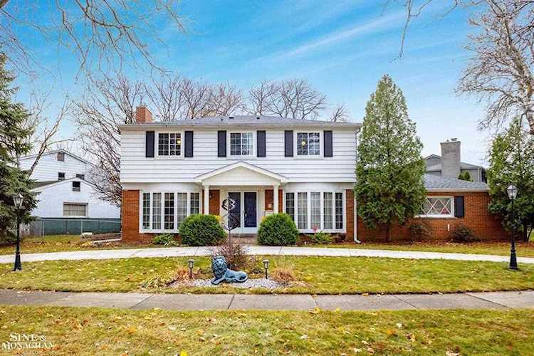 679 Peachtree Grosse Pointe Woods, MI 48236