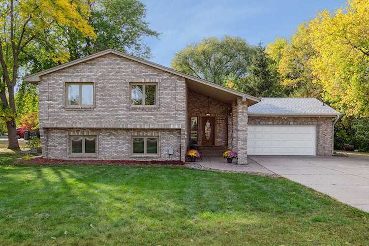 3940 Country Oaks Drive Excelsior, MN 55331