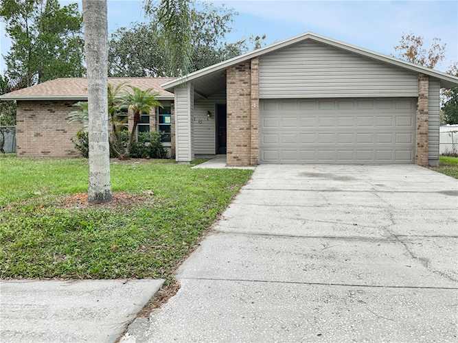 618 Pine Forest Dr Brandon, FL 33511
