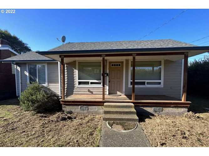2406 Everett North Bend, OR 97459