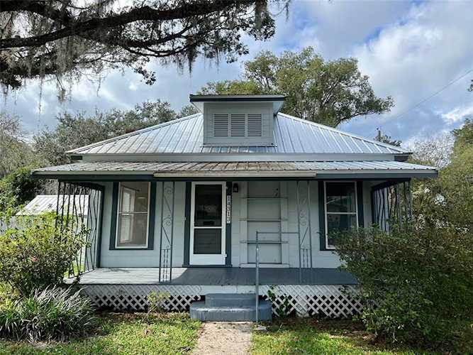 14313 14th St Dade City, FL 33523