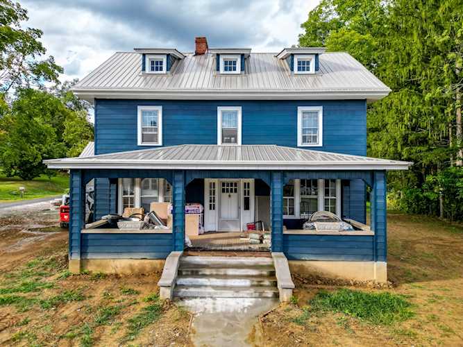 384 Johnson St Alderson, WV 24910