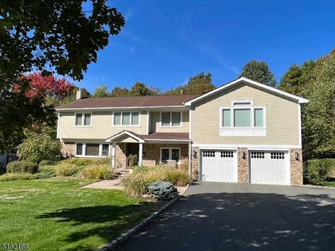 26 Stonewall Dr Livingston Twp., NJ 07039 | MLS 3819438 Photo 1