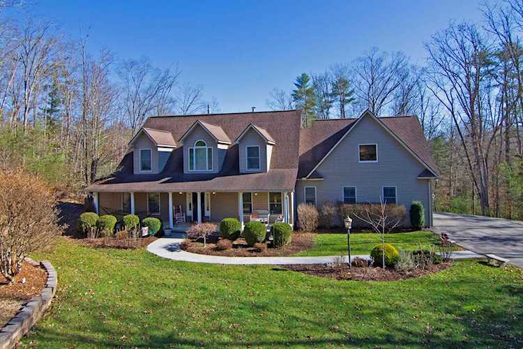 292 Fox Ridge Dr Caldwell, WV 24925