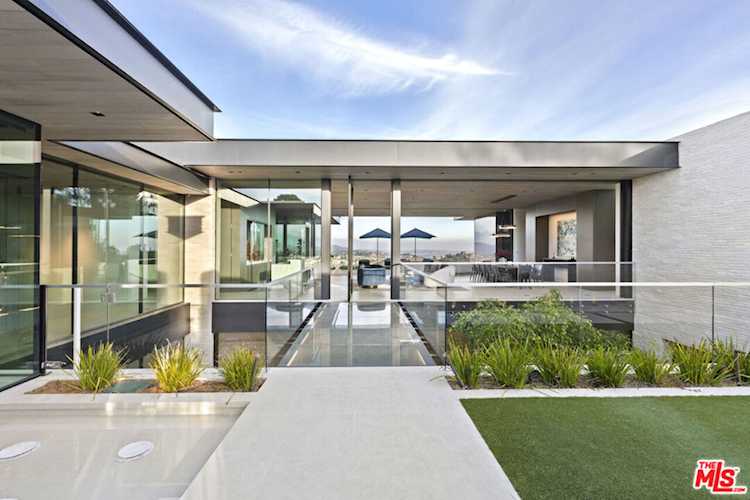 445 Walker Dr Beverly Hills, CA 90210