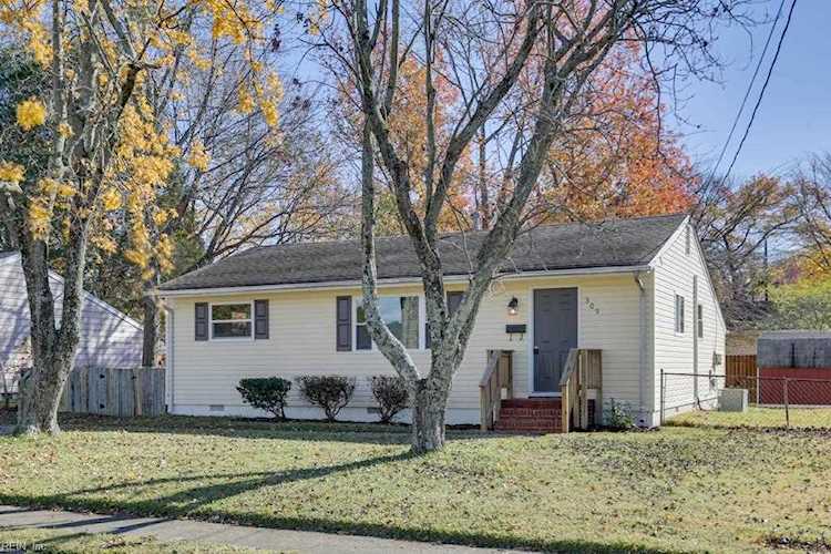 305 Joynes Rd Hampton, VA 23666 home for sale, MLS#10465819 - Crescas Real Estate Photo 1