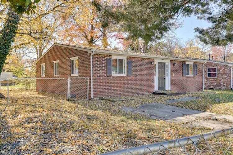 2404 Andrews Blvd Hampton, VA 23666 home for sale, MLS#10465820 - Crescas Real Estate Photo 1