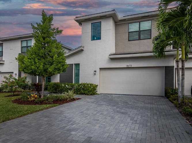 8673 Corvus Drive Lake Worth, FL 33467