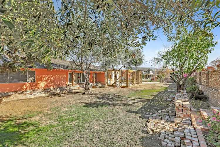 1670 Hillcrest Road Hollister, CA 95023