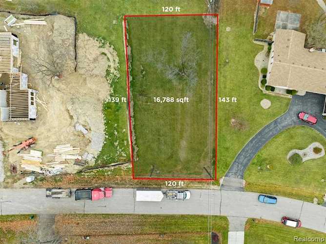 0000 Runnymede Farmington, MI 48334