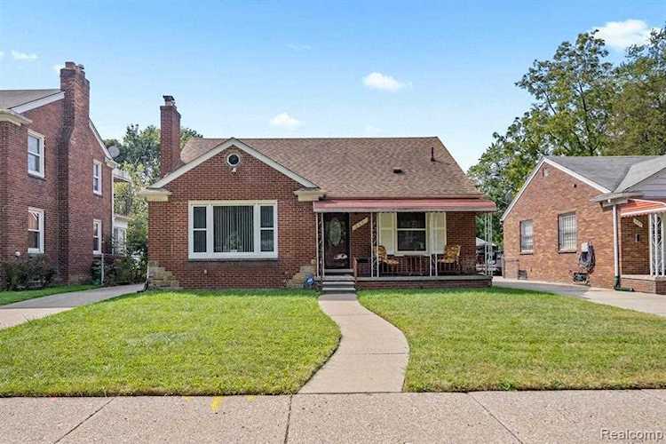 249 Riverside Dr Detroit, MI 48215