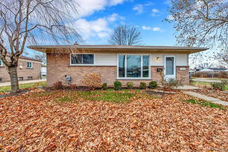 11653 Stamford Ave Warren, MI 48089