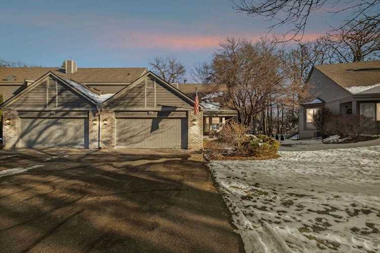 186 Wildwood Bay Drive Mahtomedi, MN 55115