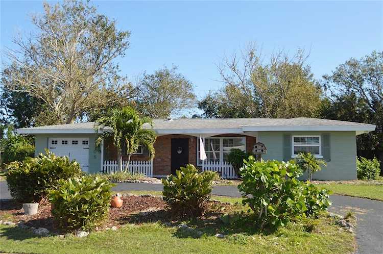 2705 Sheridan Dr Sarasota, FL 34239