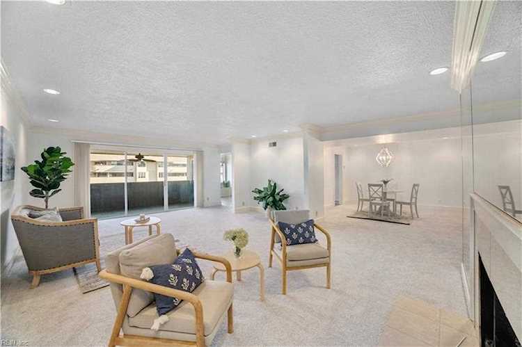 700 Oriole Dr #412B Virginia Beach, VA 23451 | MLS 10465897 Photo 1