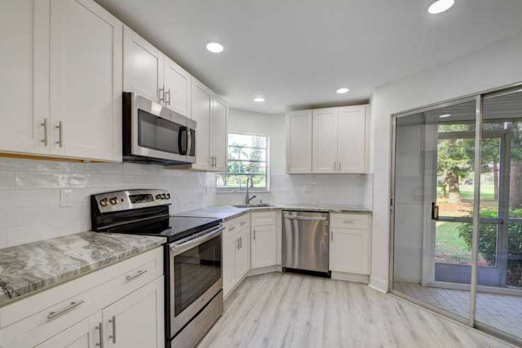 3810 Via Poinciana #101 Lake Worth, FL 33467