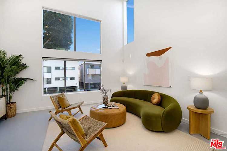 1040 N Curson Ave #2 West Hollywood, CA 90046