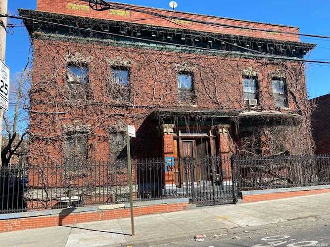 381 E 165th Street Bronx, NY 10456