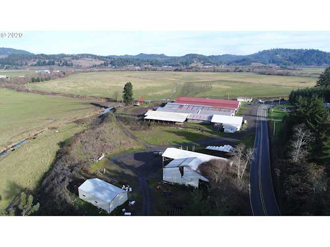 93049 Lampa LN Myrtle Point, OR 97458