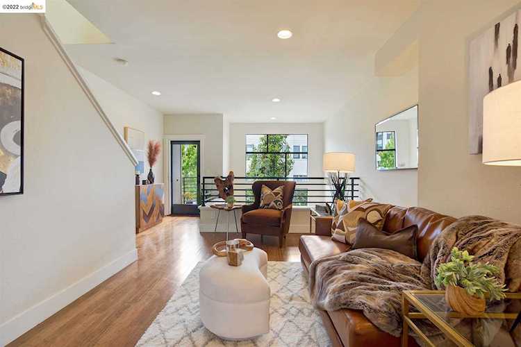 2002 Market St Oakland, CA 94607