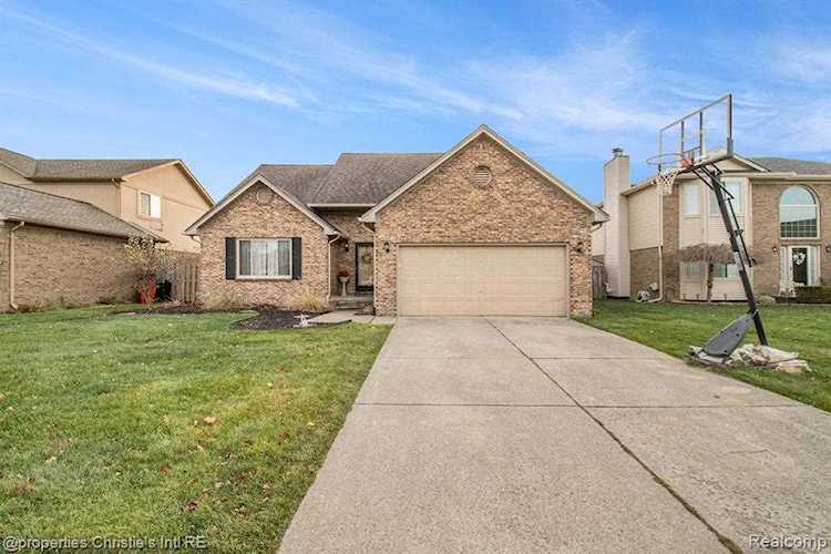 25820 Lord Chesterfield, MI 48051
