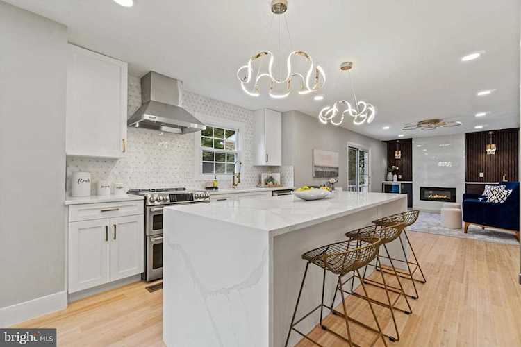 4666 20th St N Arlington, VA 22207